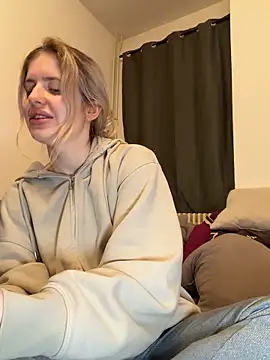 Holly-Glamour online show from March 29, 9:25 pm