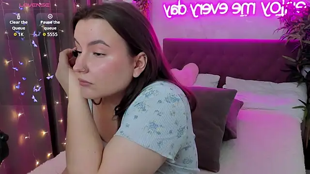 FeralPeach online show from April 19, 8:03 am