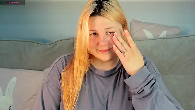 Ruth Oliver online show from October 26, 1:12 am