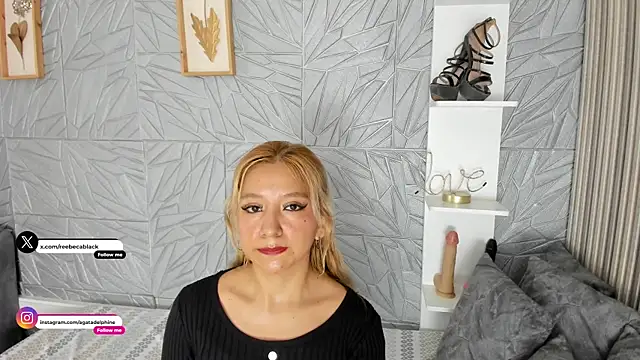 agatadelphine online show from April 10, 1:17 pm