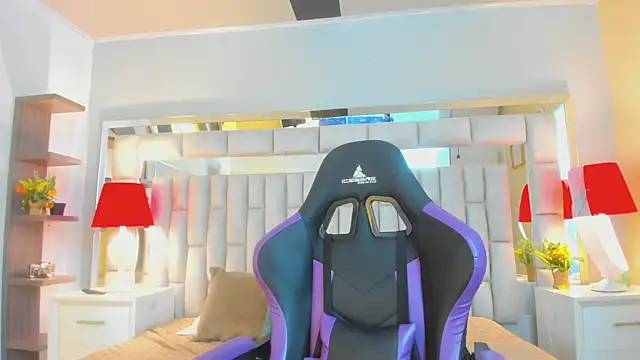 mariiahneedles online show from February 12, 3:52 am