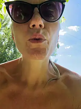 DirtyMargaret online show from May 28, 9:07 am