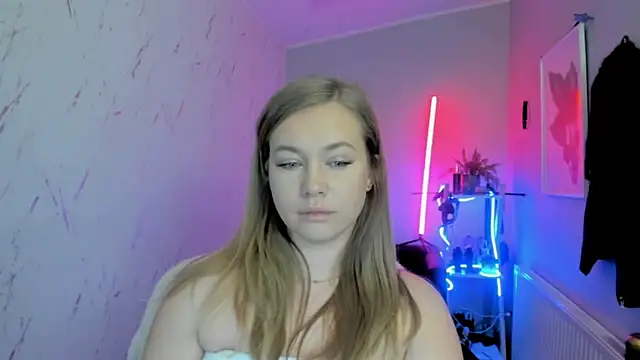 holly xglam online show from November 19, 8:42 pm