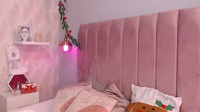 LeenaBrown online show from December 16, 11:38 am