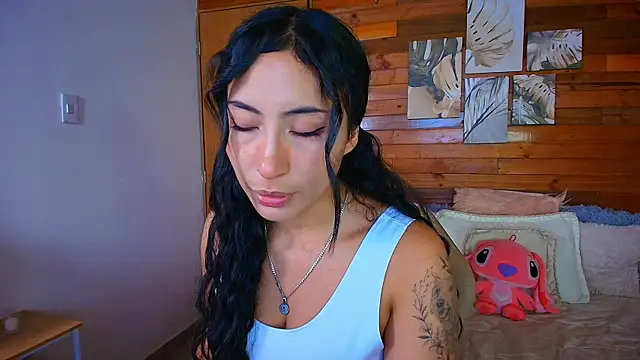 amber curly online show from April 1, 9:45 pm