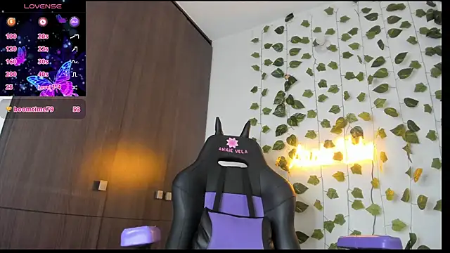 Annie Velas  online show from October 23, 10:05 pm