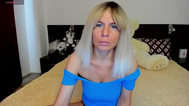 Hanna Becrett17 online show from June 14, 5:19 am