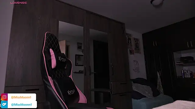 Snapshot of Steph_moon_ chatting on September 14, 4:32 am Steph moon  online show from September 14, 4:32 am