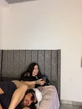 Cuteandhornyy online show from March 15, 6:59 am