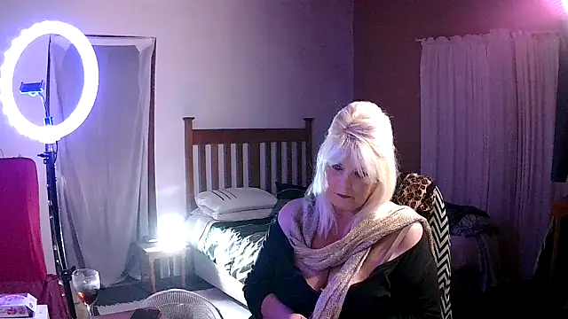 Miahotmilf online show from January 11, 8:58 pm