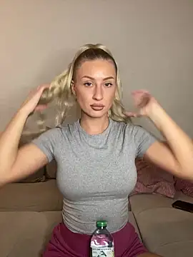 Snapshot of belle98 chatting on September 29, 7:19 pm belle98 online show from September 29, 7:19 pm