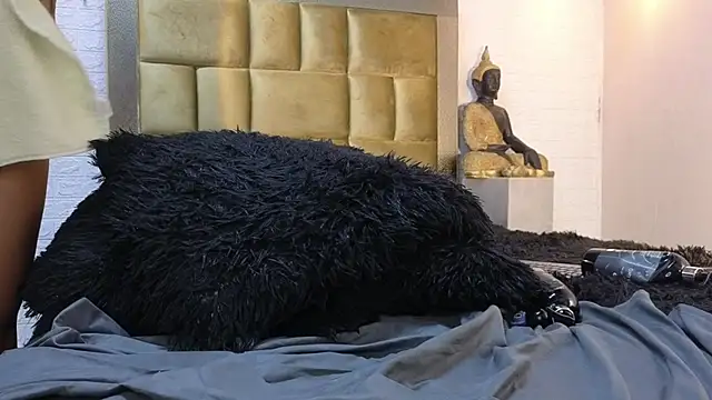 ximenawilliamss online show from April 12, 8:22 pm