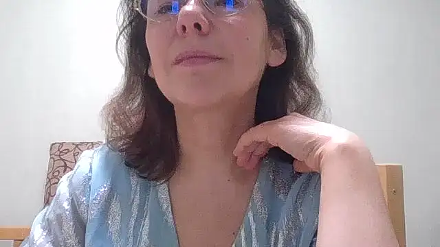 HollyJewel online show from April 1, 4:59 pm