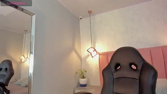 SUNNYCYRUS online show from October 30, 1:01 pm