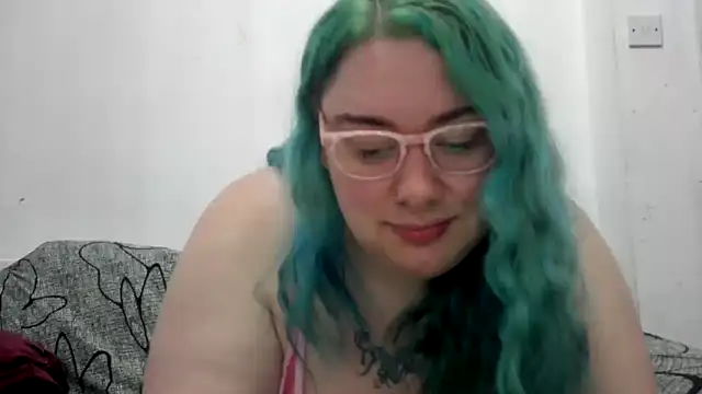 Bustycurves online show from May 6, 8:40 am