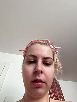 Livewithlucy online show from February 27, 8:36 am