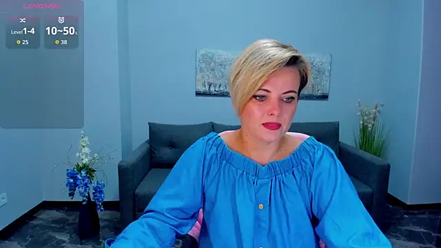 Snapshot of Julia_Wilsone chatting on September 19, 6:01 am Julia Wilsone online show from September 19, 6:01 am