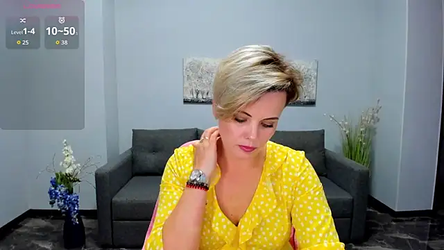 Snapshot of Julia_Wilsone chatting on October 3, 12:43 pm Julia Wilsone online show from October 3, 12:43 pm