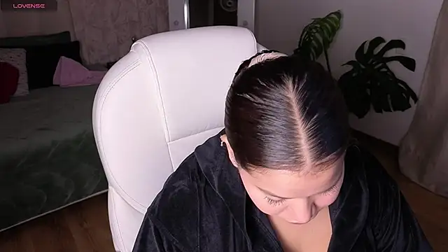 loly marce online show from November 29, 8:57 pm