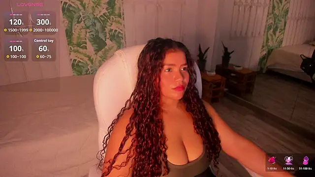 loly marce online show from April 7, 8:33 pm