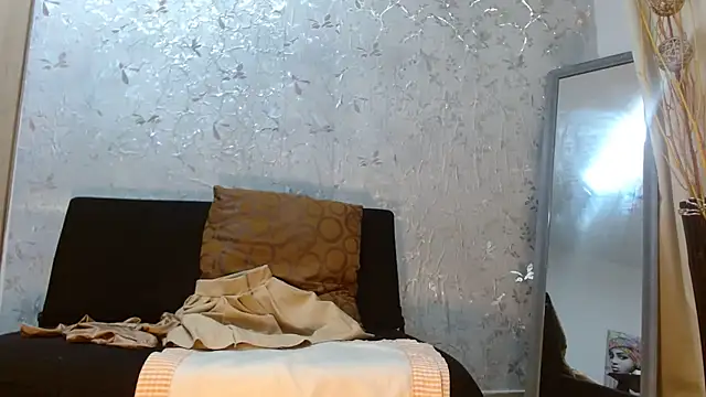 Samantabrown  online show from November 27, 11:35 am