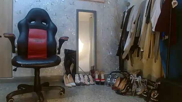 Samantabrown  online show from April 11, 11:14 am