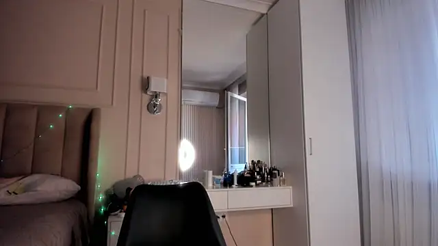 melissa yamazaki online show from November 27, 5:43 am