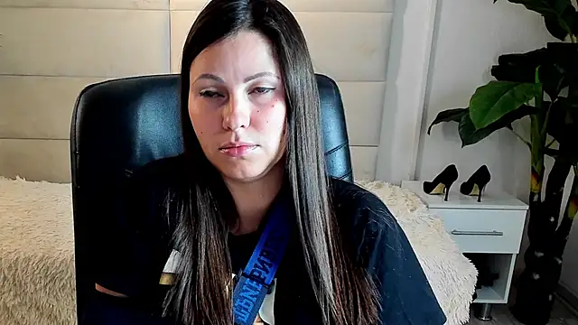 Snapshot of Dana__dom chatting on October 20, 2:14 am Dana  dom online show from October 20, 2:14 am