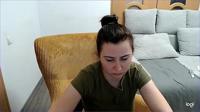 VioletaFlower7 online show from April 15, 7:58 pm