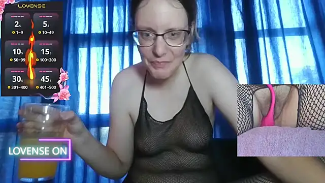 PernillaGirl online show from July 10, 5:57 pm