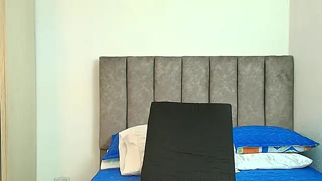 karina lewis  online show from December 4, 4:37 am