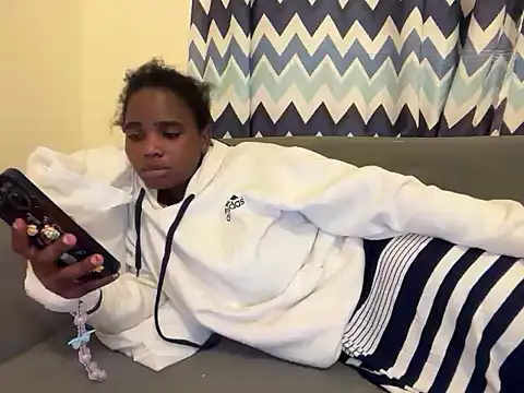 candybabe  online show from March 24, 10:15 pm