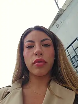 Karen San Miguel online show from April 4, 9:02 pm