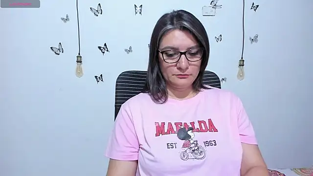 Amie Adams82  online show from April 27, 2:36 pm