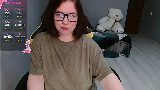 Emily Amorre online show from November 7, 4:45 pm
