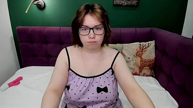 Emily Amorre online show from June 12, 8:44 am