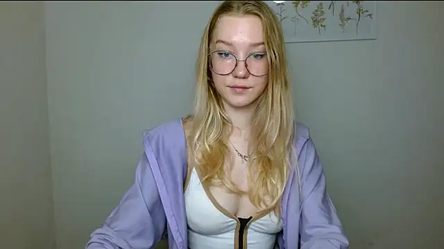 Snapshot of cindi_hot chatting on October 8, 11:47 am cindi hot online show from October 8, 11:47 am