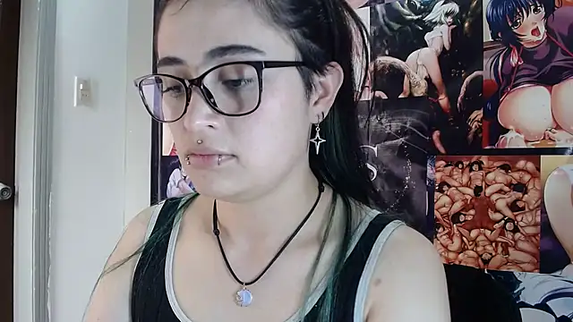 Snapshot of Nylaahh_ chatting on October 17, 8:34 pm Nylaahh  online show from October 17, 8:34 pm