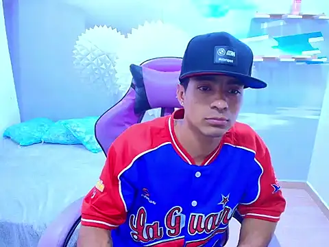 Aaron-00 online show from January 15, 9:54 pm