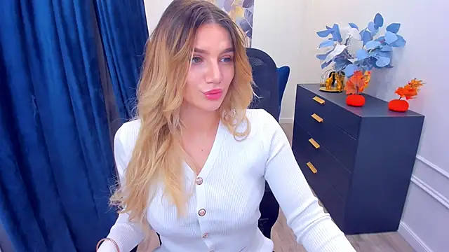 SelenaeMoore online show from October 16, 3:31 am