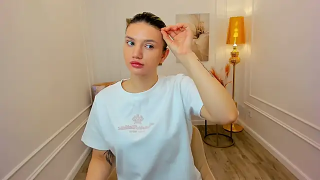 SelenaeMoore online show from April 2, 3:26 am