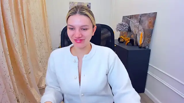 SelenaeMoore online show from May 29, 3:48 am