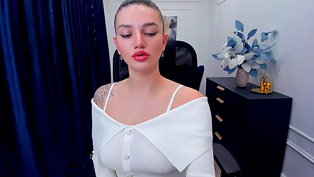 SelenaeMoore online show from November 18, 7:37 pm