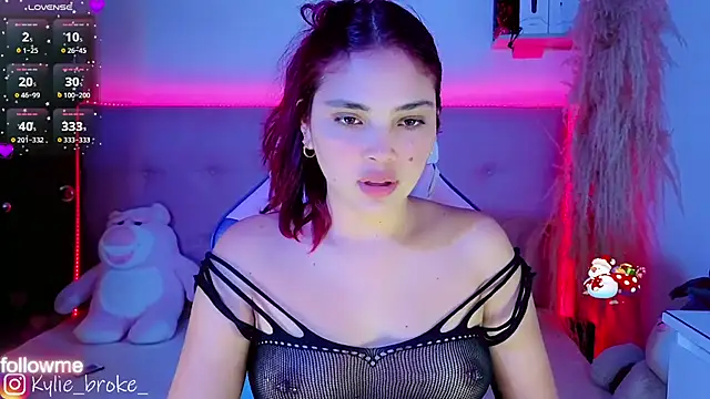 Kylie brokee online show from December 19, 9:18 pm