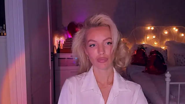 aestetick online show from February 12, 1:57 pm