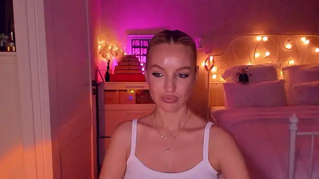 aestetick online show from February 6, 4:10 pm