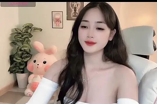 Snapshot of _Aimy_ chatting on October 21, 6:17 am Aimy online show from October 21, 6:17 am