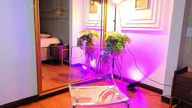 AlessiaLondon online show from February 21, 10:16 am