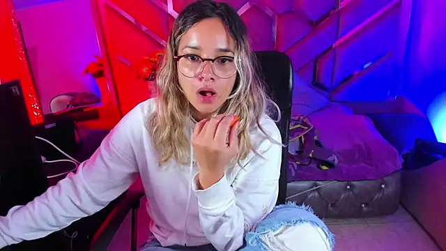 Olivia Fox69 online show from November 29, 3:43 am