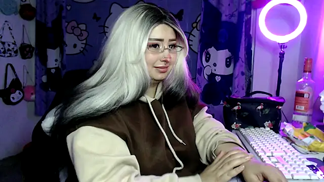 lussyevans24 online show from March 3, 7:25 am